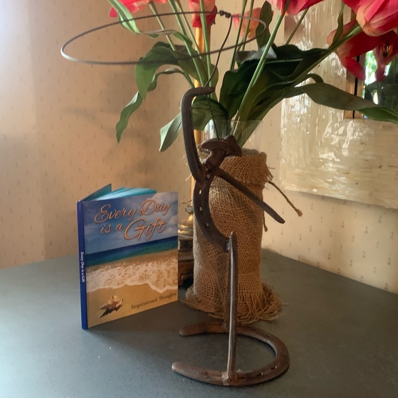 Horseshoe cowboy- metal art figure with wire lasso, HANDMADE, great condition. - Picture 5 of 6